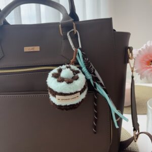 bag charm sponge cake cielo